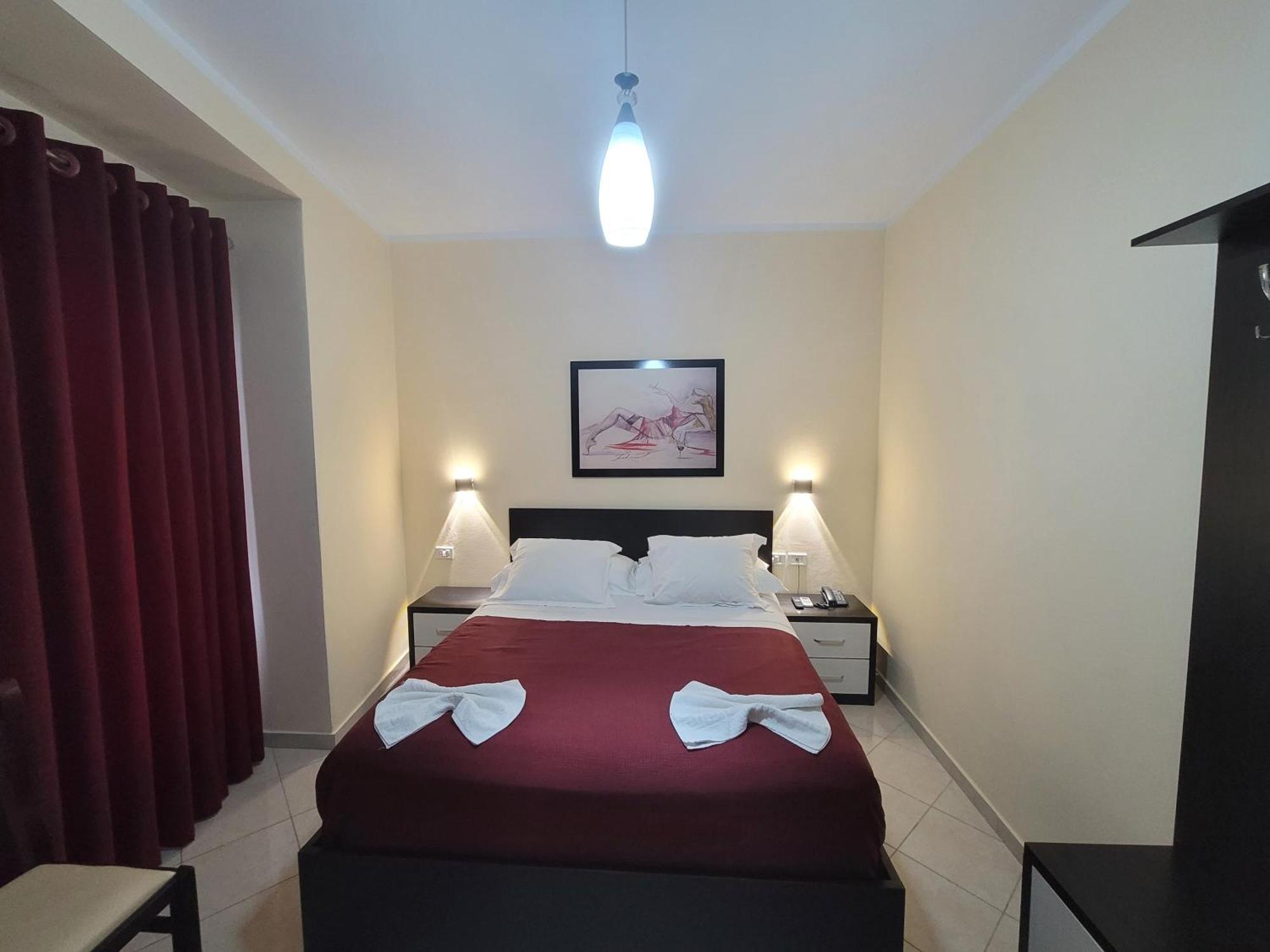 Haris Hotel Vlorë Extérieur photo