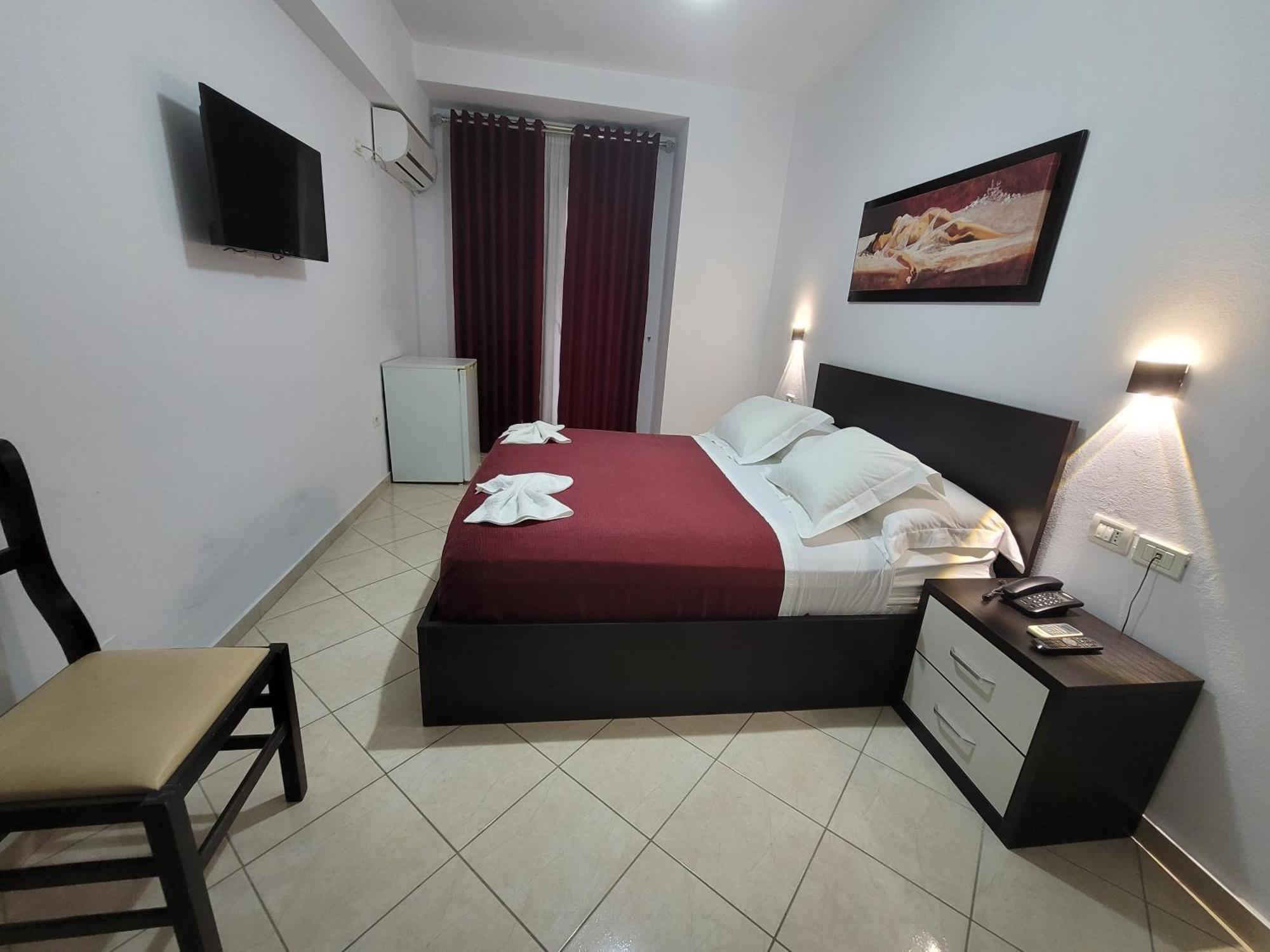 Haris Hotel Vlorë Extérieur photo