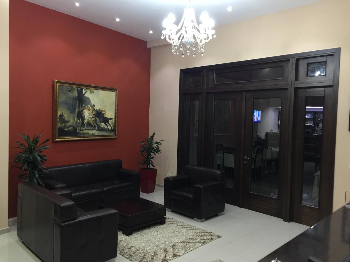 Haris Hotel Vlorë Extérieur photo